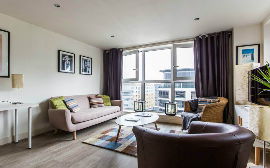 10 Inspiring Modern Apartment Designs with Mid-Century Living Rooms