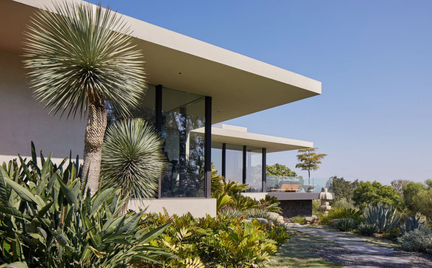 Meet Jennifer Aniston Mid-Century Modern Living Room in Beverly Hills