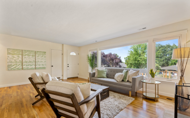 10 Minimalist Living Rooms that Will Show You Why Less is More