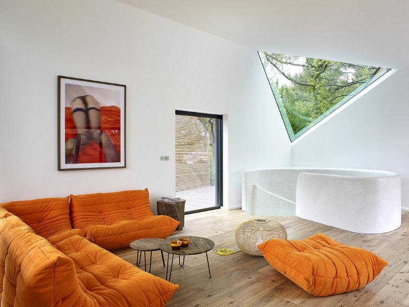 These Orange Living Rooms Will Make You Fall In Love All Over Again!_3