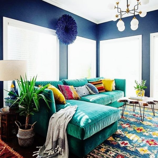 10 Living Room Designs With Colorful Sofas For Bold Design Lovers