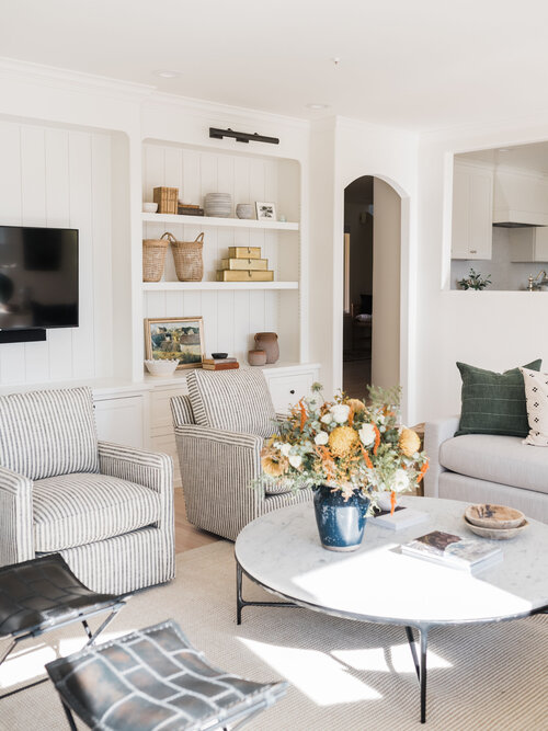 Designer Approved Living Room Decor For Zoom Meeting Backgrounds_4