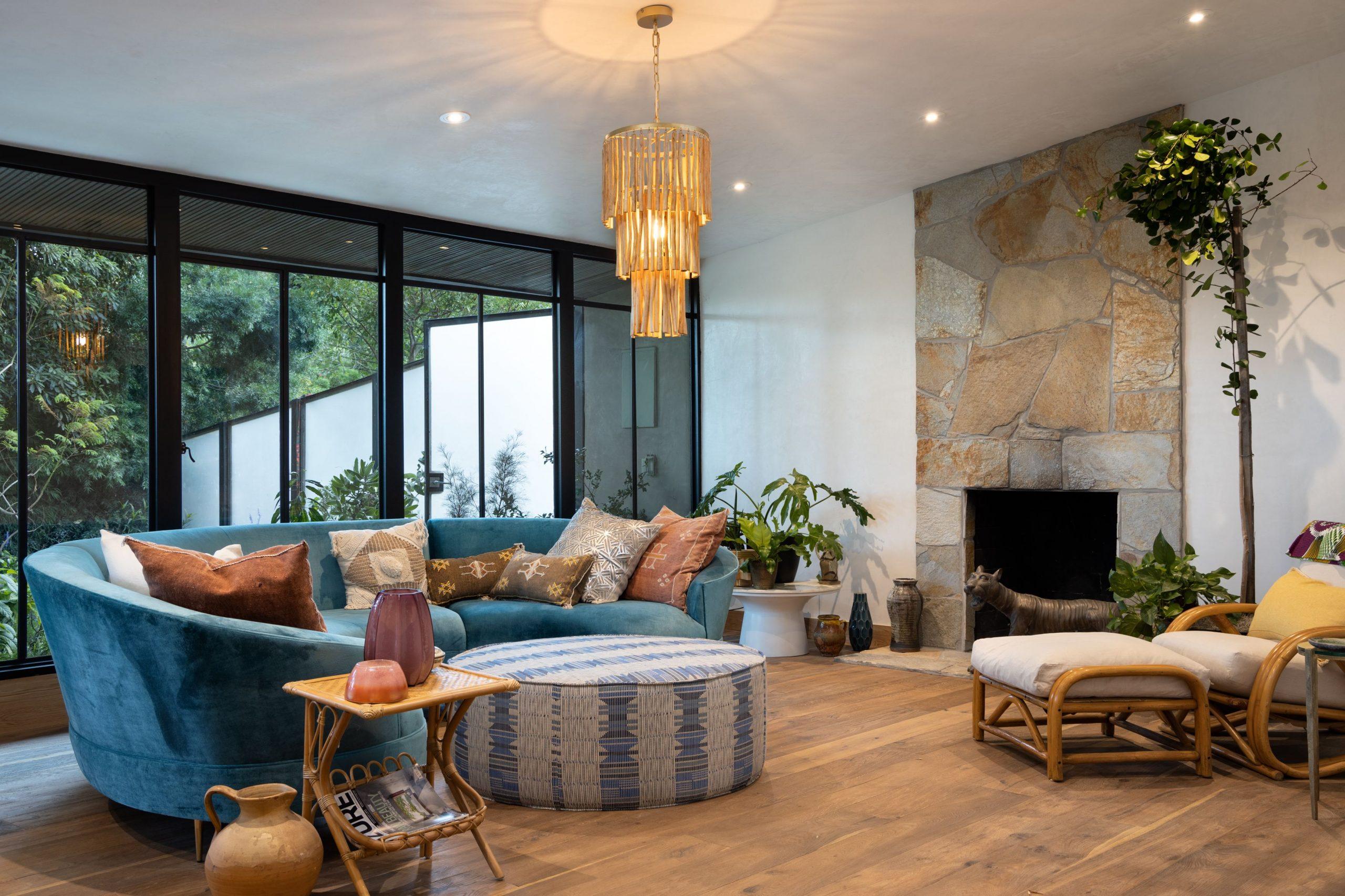 20 Boho Living Room Ideas for a More Relaxed Home_1